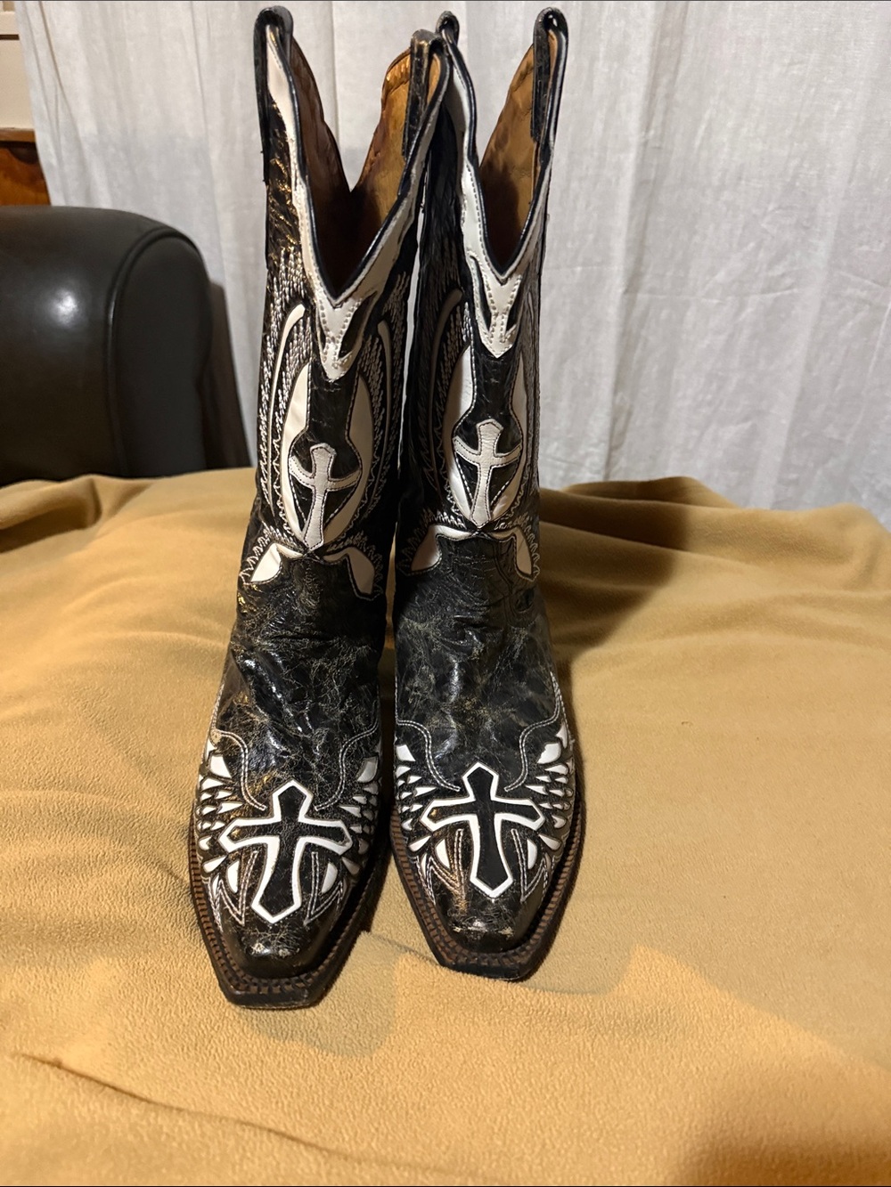 Black and White Men's Western Cowboy Boots